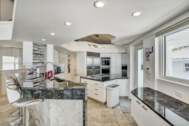 3036 N Atlantic Boulevard, Fort Lauderdale, FL 33308
