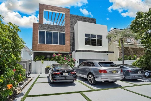 3036 N Atlantic Boulevard, Fort Lauderdale, FL 33308