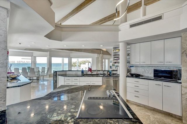 3036 N Atlantic Boulevard, Fort Lauderdale, FL 33308