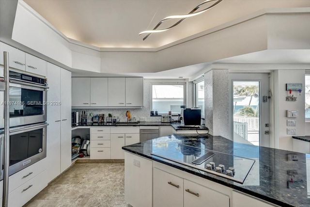 3036 N Atlantic Boulevard, Fort Lauderdale, FL 33308