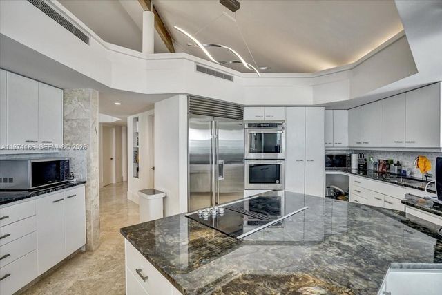 3036 N Atlantic Boulevard, Fort Lauderdale, FL 33308