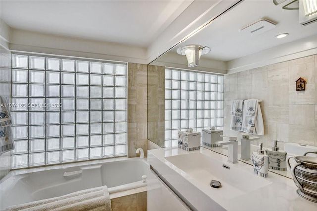 3036 N Atlantic Boulevard, Fort Lauderdale, FL 33308