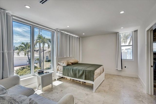 3036 N Atlantic Boulevard, Fort Lauderdale, FL 33308