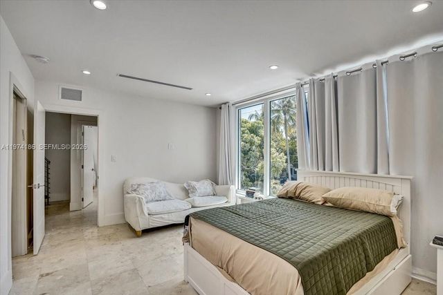 3036 N Atlantic Boulevard, Fort Lauderdale, FL 33308