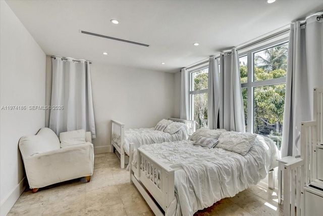3036 N Atlantic Boulevard, Fort Lauderdale, FL 33308