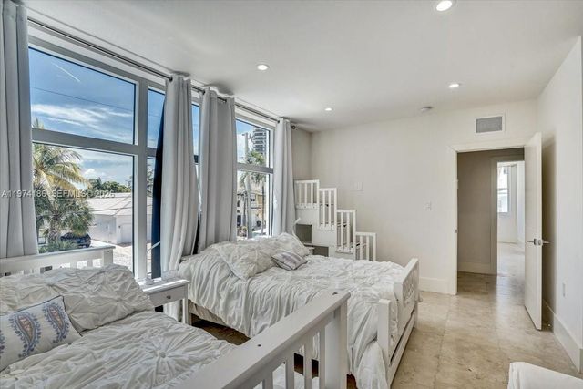 3036 N Atlantic Boulevard, Fort Lauderdale, FL 33308