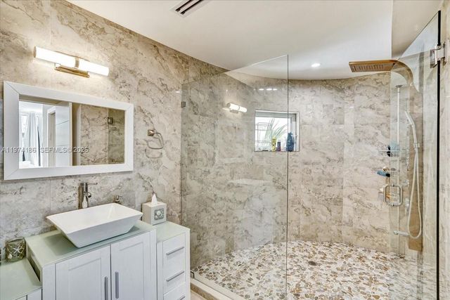 3036 N Atlantic Boulevard, Fort Lauderdale, FL 33308
