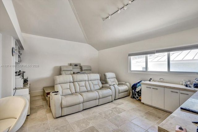 3036 N Atlantic Boulevard, Fort Lauderdale, FL 33308