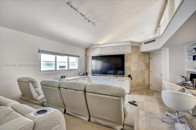 3036 N Atlantic Boulevard, Fort Lauderdale, FL 33308