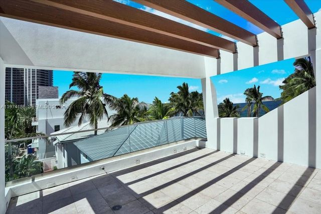 3036 N Atlantic Boulevard, Fort Lauderdale, FL 33308