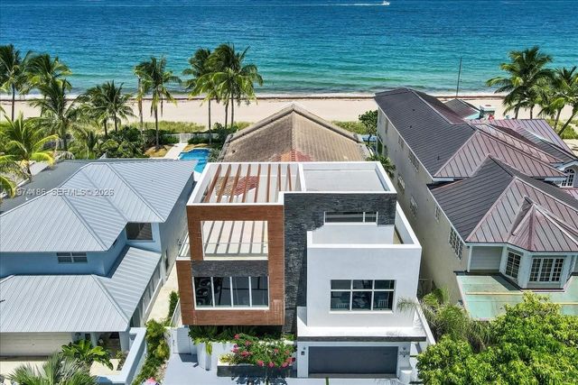 3036 N Atlantic Boulevard, Fort Lauderdale, FL 33308