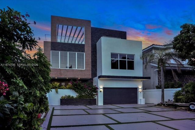 3036 N Atlantic Boulevard, Fort Lauderdale, FL 33308