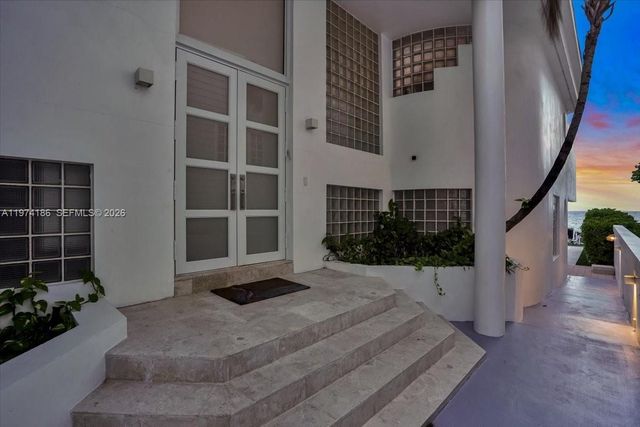 3036 N Atlantic Boulevard, Fort Lauderdale, FL 33308