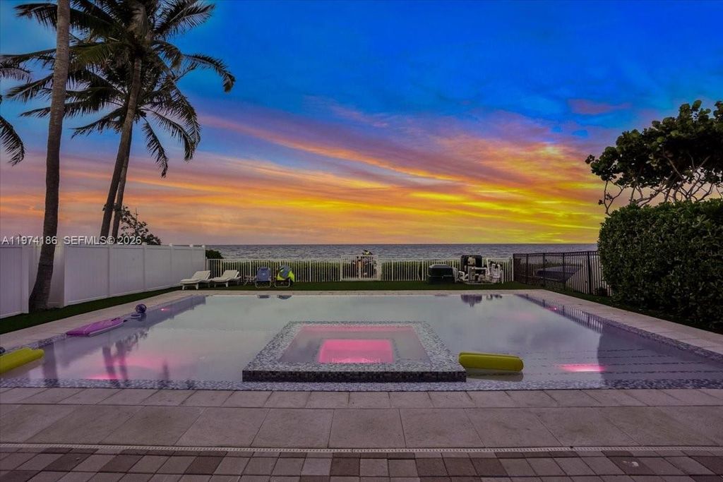 3036 N Atlantic Boulevard, Fort Lauderdale, FL 33308
