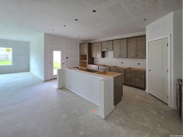 133 Yale St, Seguin, TX 78155