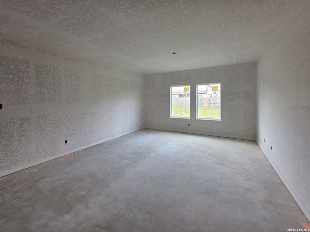 133 Yale St, Seguin, TX 78155