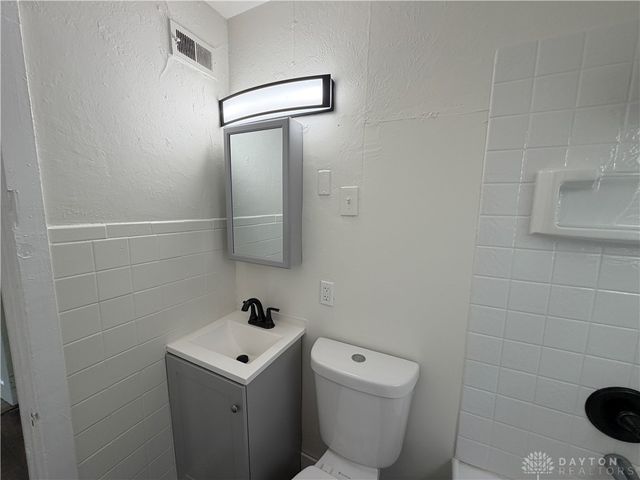 1402 Shaftesbury Road, Dayton, OH 45406
