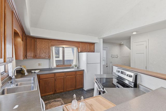 5698 Stagecoach Trail N, Stillwater, MN 55082