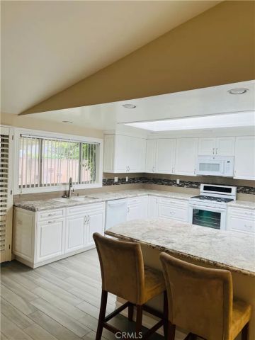 8142 Quakertown, Winnetka, CA 91306