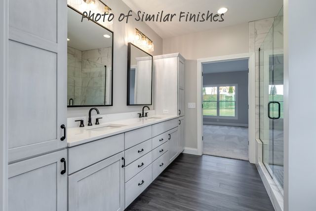 300 N 15th Street, Leclaire, IA 52753