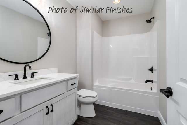 300 N 15th Street, Leclaire, IA 52753