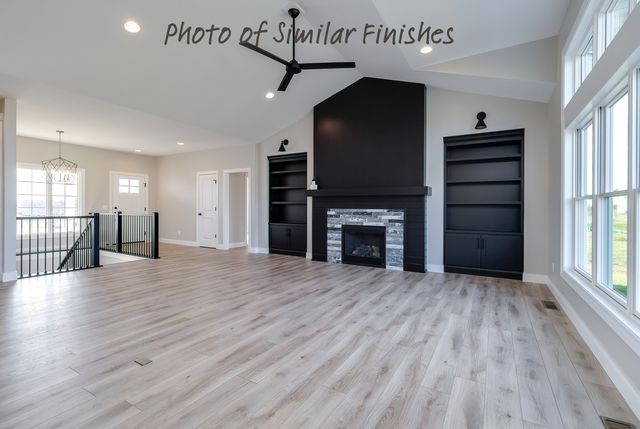 300 N 15th Street, Leclaire, IA 52753