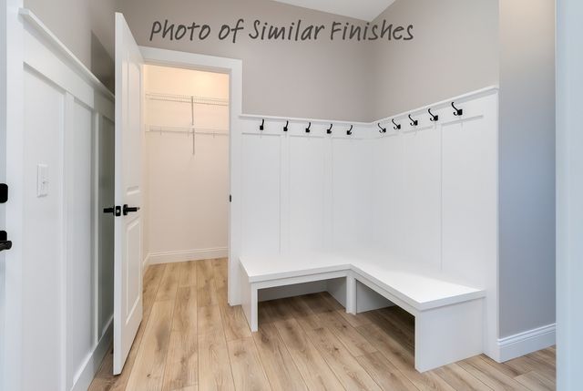 300 N 15th Street, Leclaire, IA 52753