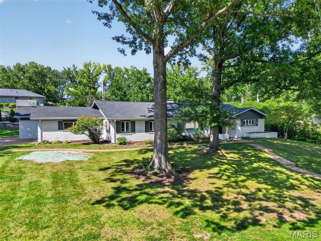 8 Haven View Drive, Creve Coeur, MO 63141