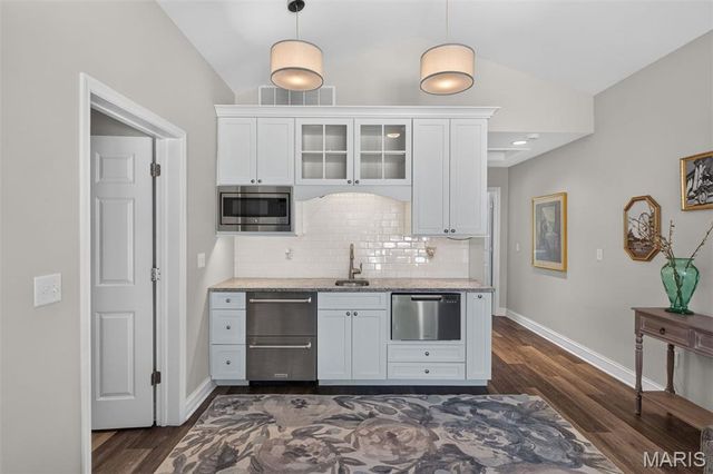 8 Haven View Drive, Creve Coeur, MO 63141