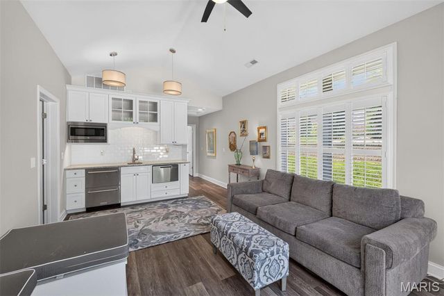 8 Haven View Drive, Creve Coeur, MO 63141