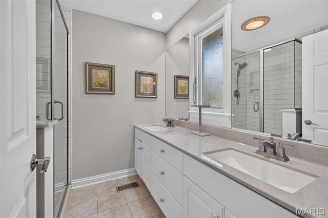 8 Haven View Drive, Creve Coeur, MO 63141