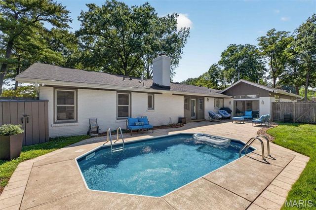 8 Haven View Drive, Creve Coeur, MO 63141