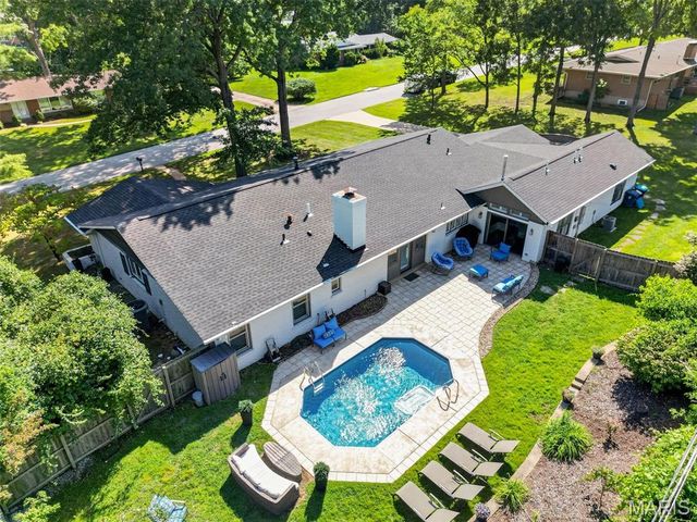 8 Haven View Drive, Creve Coeur, MO 63141
