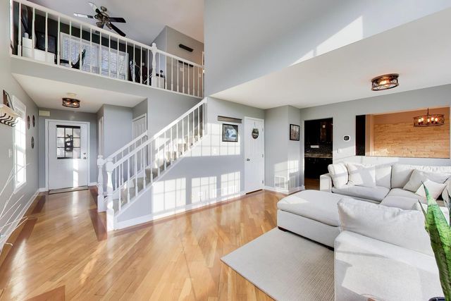 1422 Welland Court 1422, Roselle, IL 60172