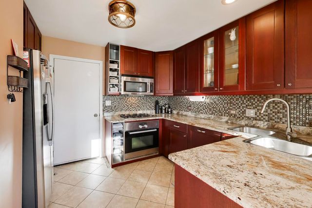 1422 Welland Court 1422, Roselle, IL 60172