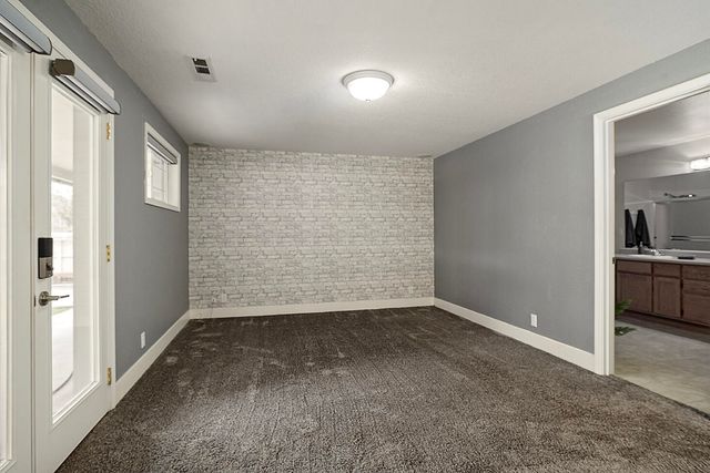 521 Sterling Point Drive, Medford, OR 97504