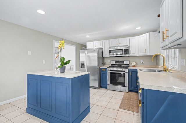 10 Fuller Ave 15, Attleboro, MA 02703