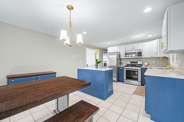 10 Fuller Ave 15, Attleboro, MA 02703