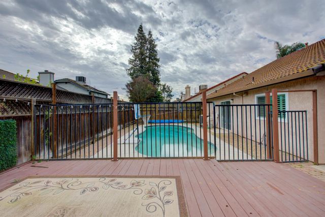 6054 Kasper Dr, Riverbank, CA 95367