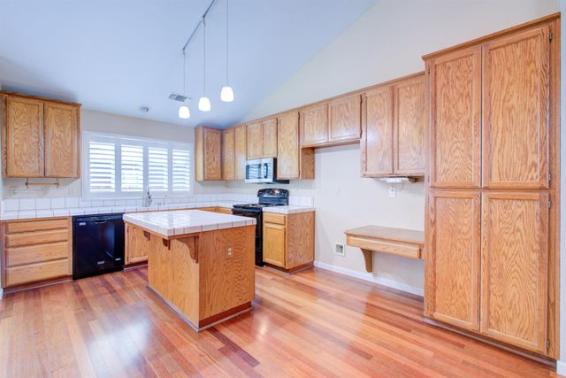 6054 Kasper Dr, Riverbank, CA 95367