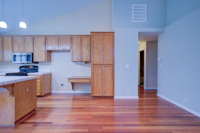 6054 Kasper Dr, Riverbank, CA 95367