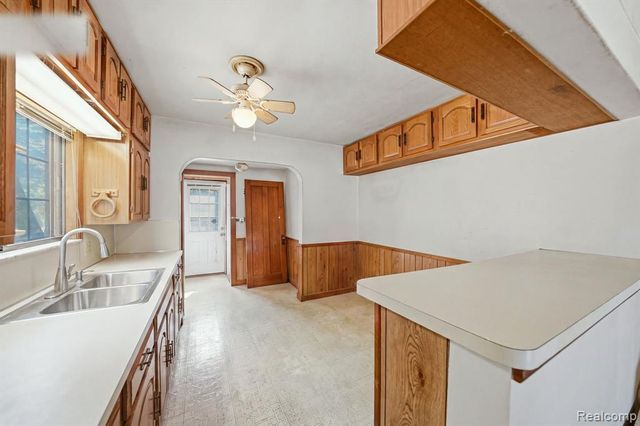 21946 Hayes Avenue, Eastpointe, MI 48021