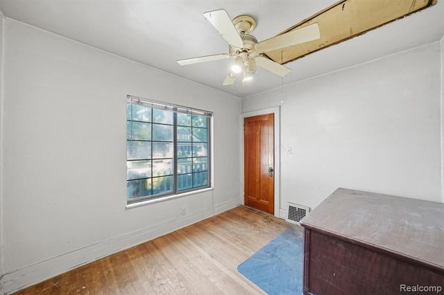 21946 Hayes Avenue, Eastpointe, MI 48021