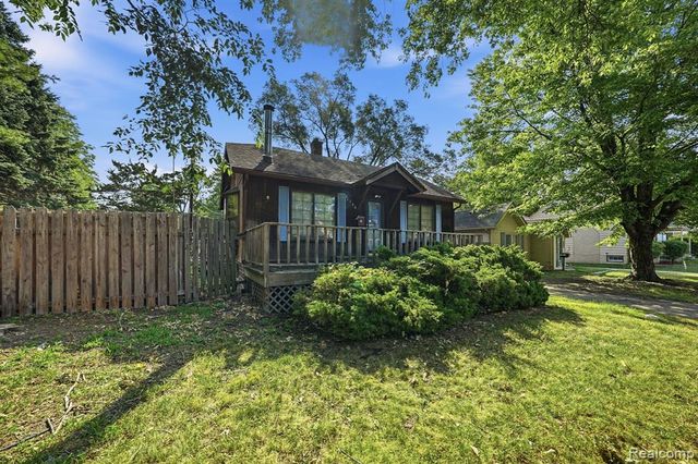 21946 Hayes Avenue, Eastpointe, MI 48021