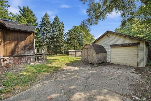 21946 Hayes Avenue, Eastpointe, MI 48021