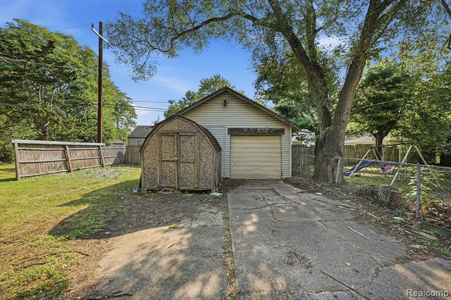 21946 Hayes Avenue, Eastpointe, MI 48021