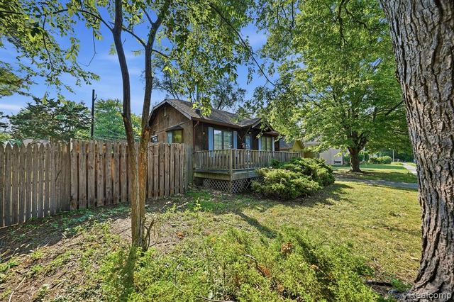 21946 Hayes Avenue, Eastpointe, MI 48021