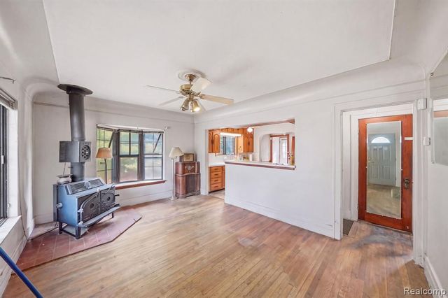 21946 Hayes Avenue, Eastpointe, MI 48021