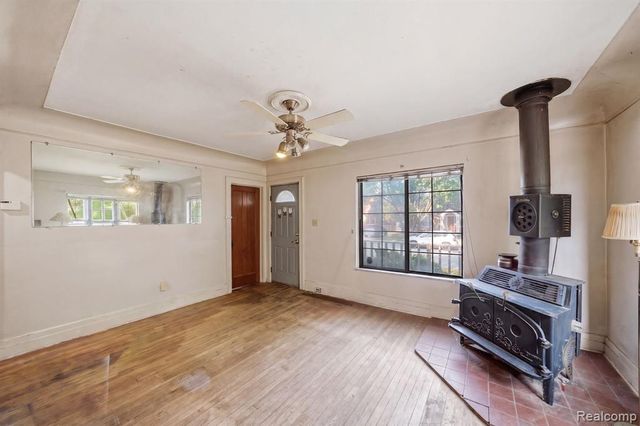 21946 Hayes Avenue, Eastpointe, MI 48021