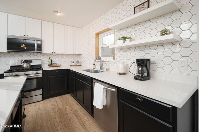 6014 W PUEBLO Avenue, Phoenix, AZ 85043